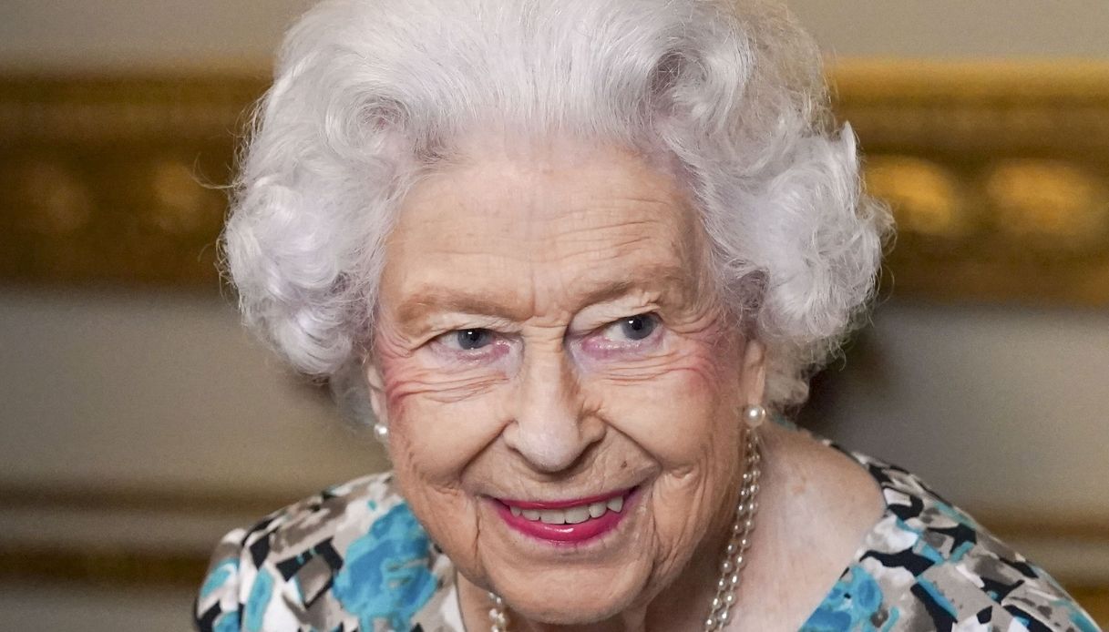 Elisabetta, a 95 anni cammina per la prima volta con il bastone