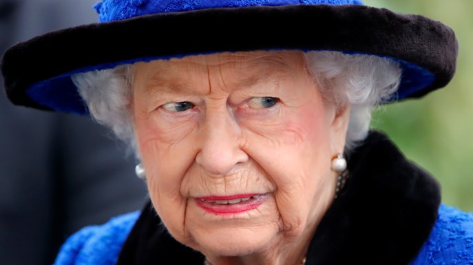 La Regina Elisabetta annulla il viaggio in Irlanda del Nord: il motivo crea agitazione