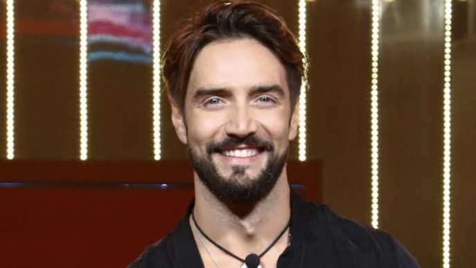 GF Vip 6: il massaggio di Alex a Soleil che ha acceso la polemica