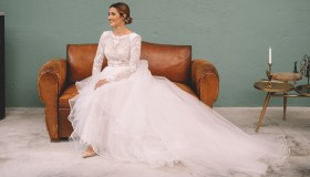 Abiti da sposa, tendenze 2022: tute e mini-abiti, tasche e maxi spacchi