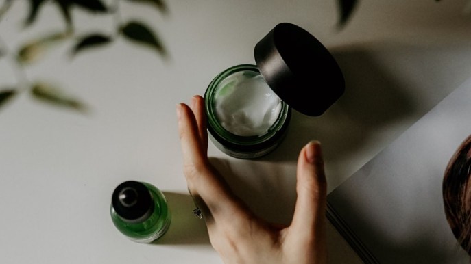 Cosa mettere nel beauty case invernale: i must have per proteggere la pelle dal freddo