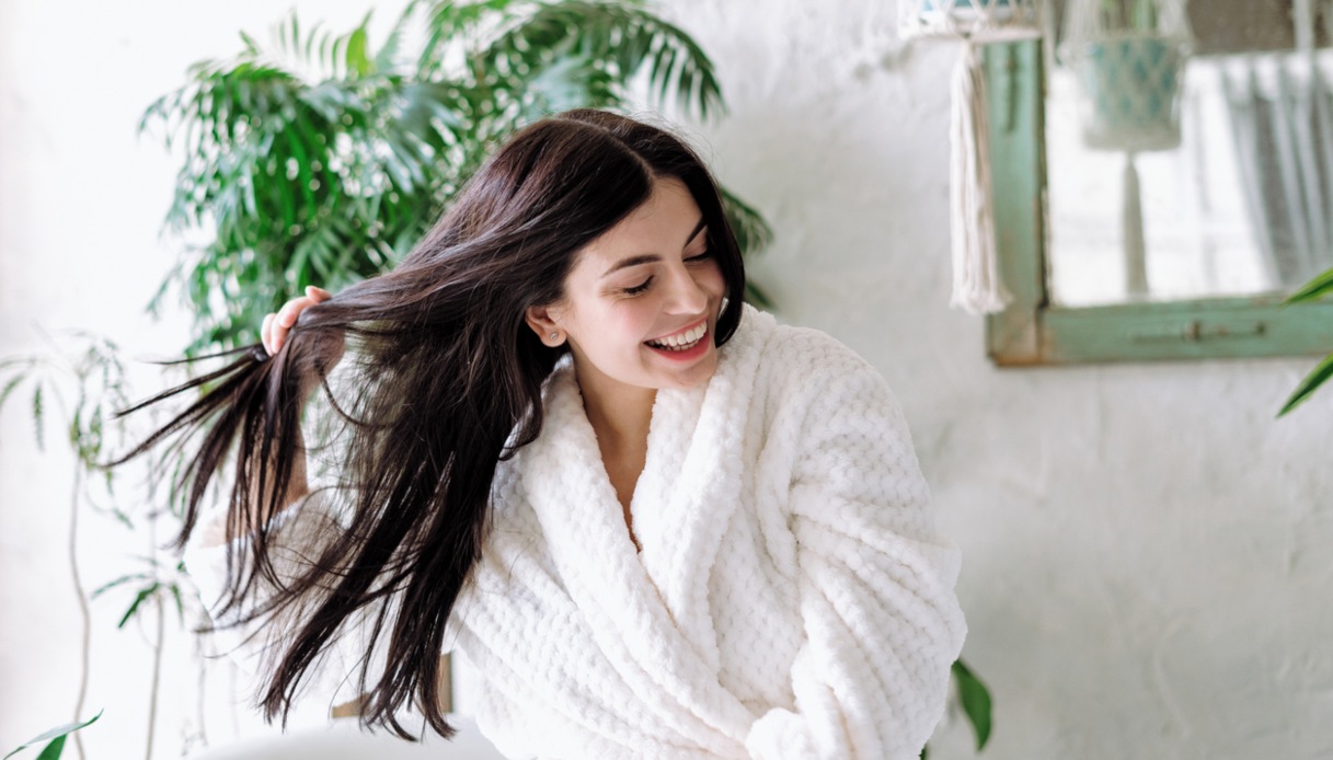 Cura dei capelli mentre si dorme, chioma sciolta o legata?