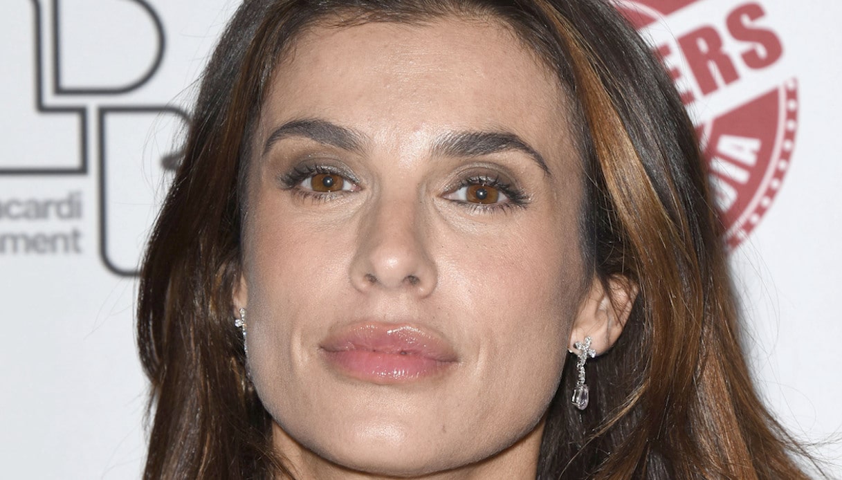 Elisabetta Canalis, estate infinita: in bikini bianco è divina