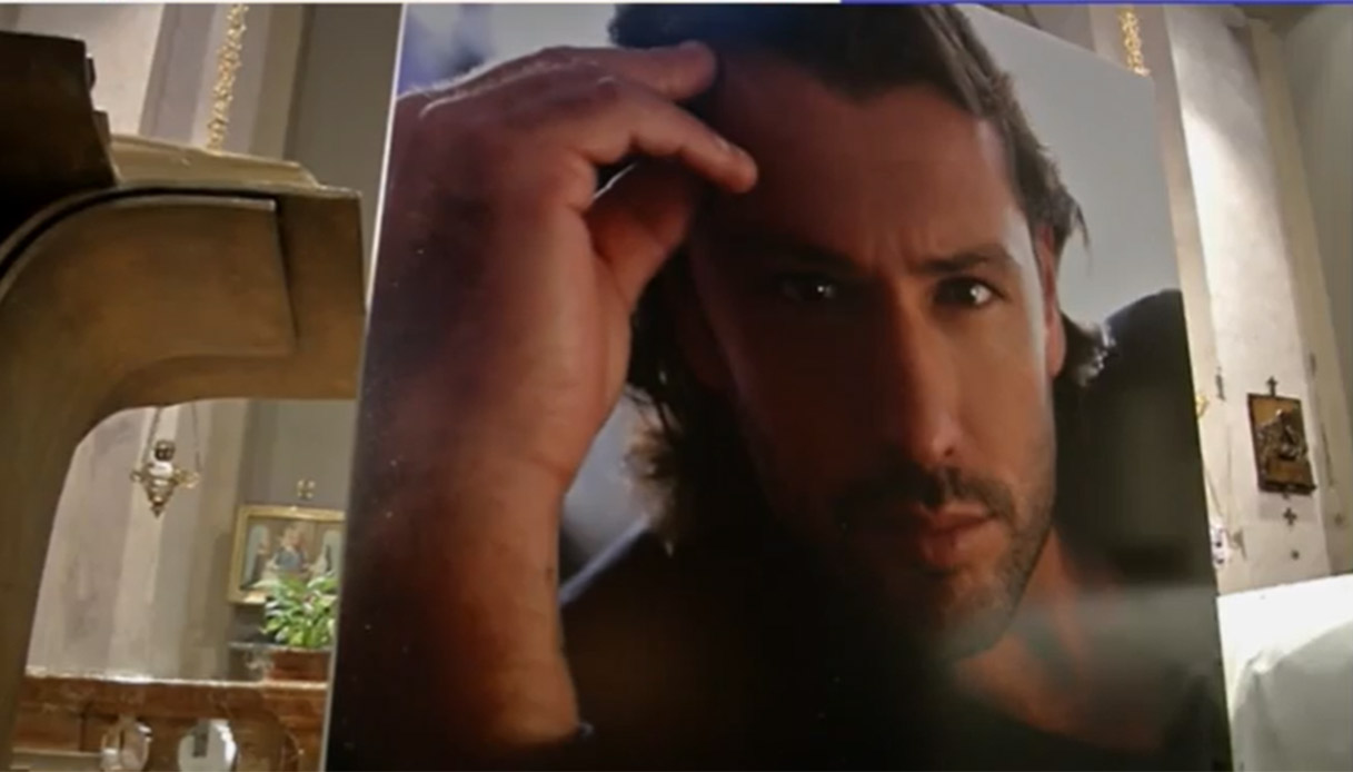 Rossano Rubicondi, le immagini del funerale: il dolore di Ivana e degli amici