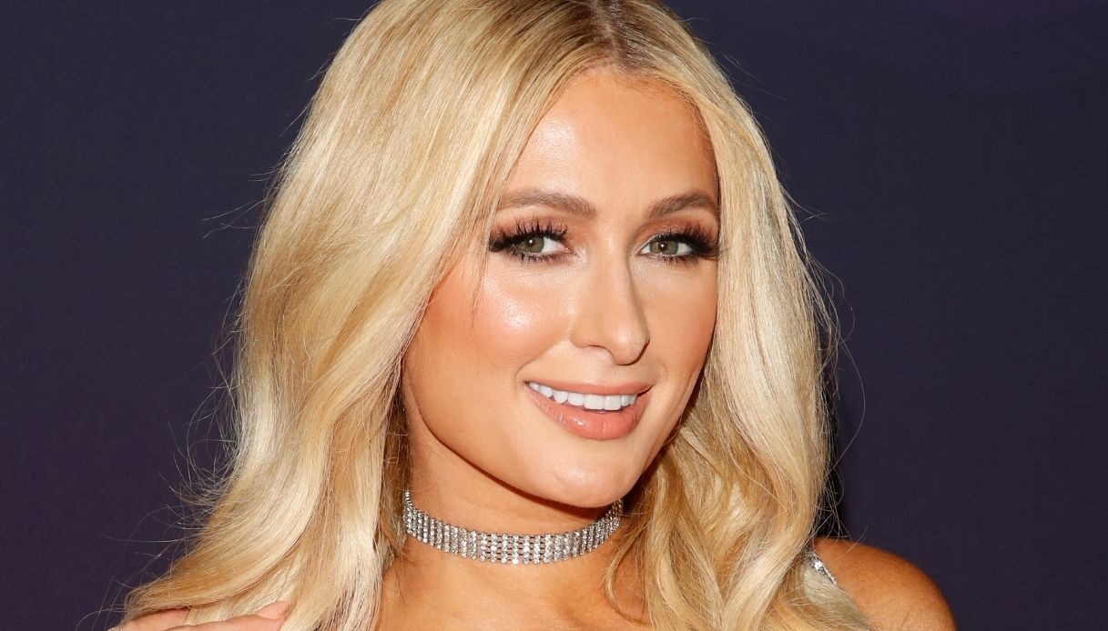 Paris Hilton ha detto sì a Carter Reum: il suo abito da sposa è stratosferico