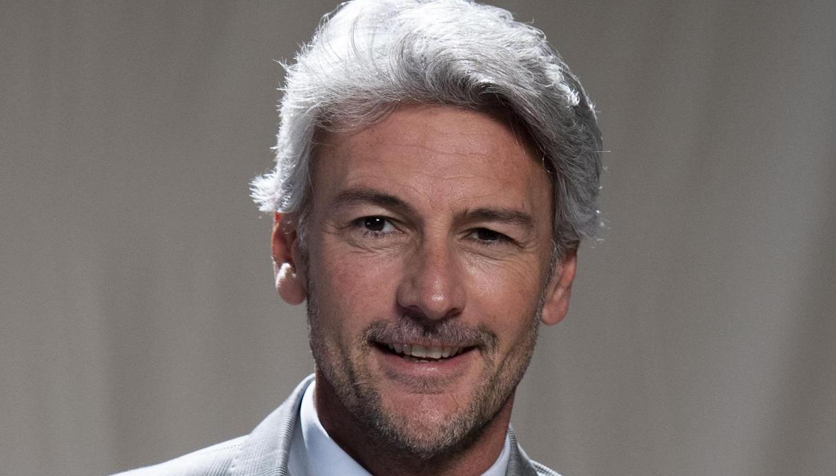 Roberto Farnesi papà dolcissimo su Instagram: il primo bagnetto di Mia