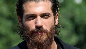 Can Yaman, arriva l’autobiografia “Sembra strano anche a me”: quando esce