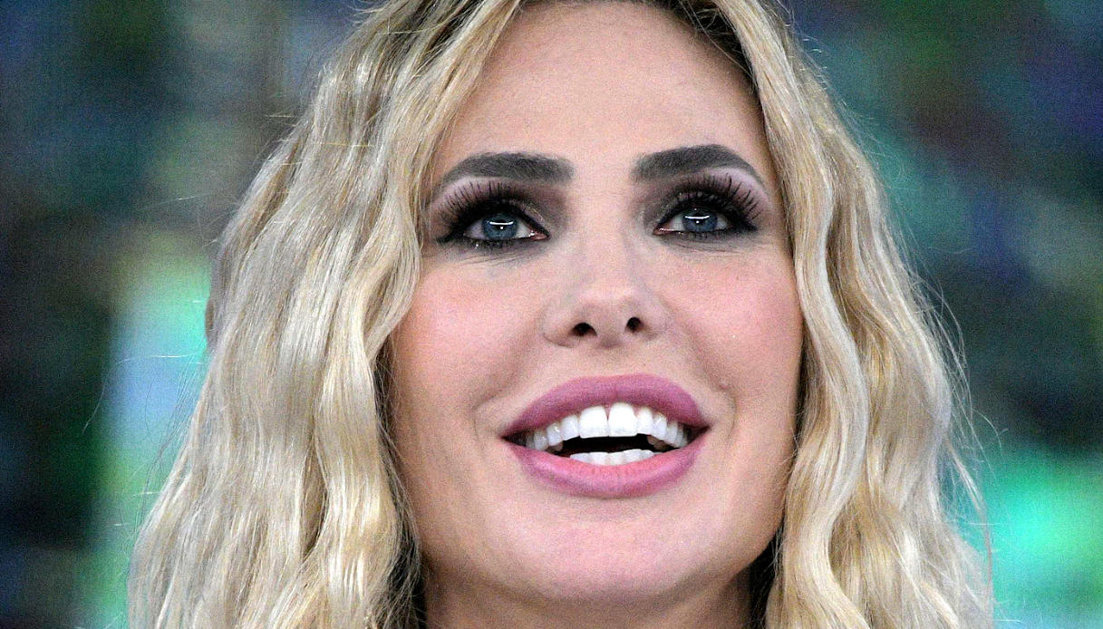 Ilary Blasi felice come una bimba su Instagram: vacanza da sogno (ma senza Totti)