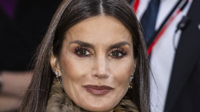 Letizia di Spagna, dall’abito da sera di H&M al cappello fascia: pagelle dei look