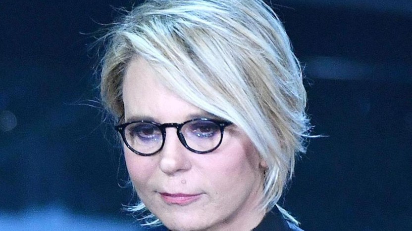 Amici, Maria De Filippi fa sbocciare Nicol: “Deve capire che è bella”