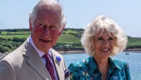 Carlo svela la cartolina di Natale: tenerezze con Camilla