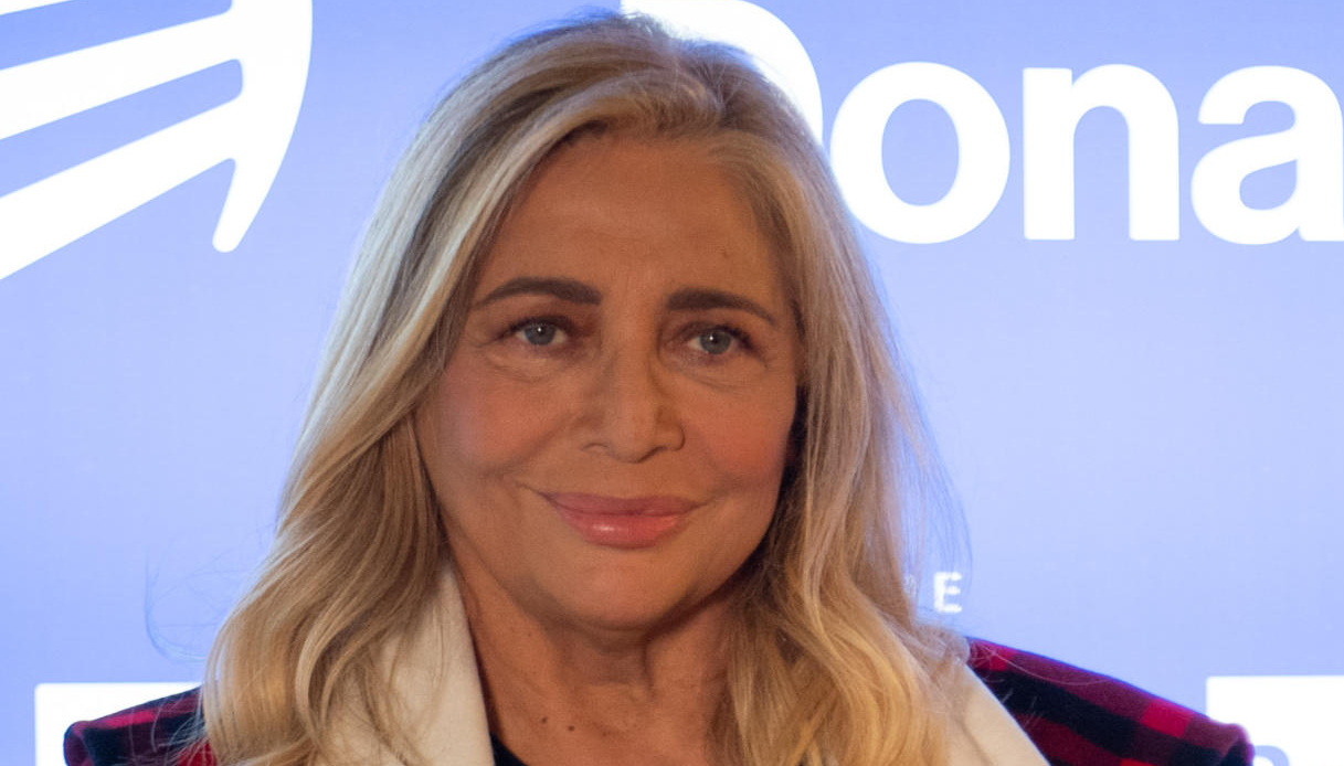 Mara Venier, lotta a colpi di aspirapolvere con il nipotino su Instagram