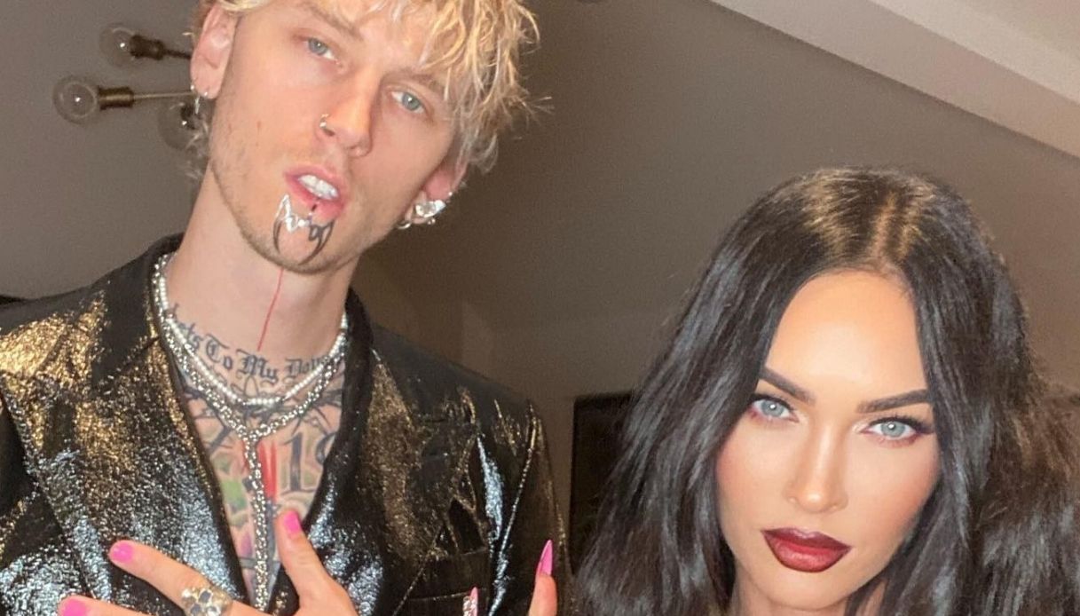 Megan Fox e Machine Gun Kelly, coppia cool anche in pigiama: che stile