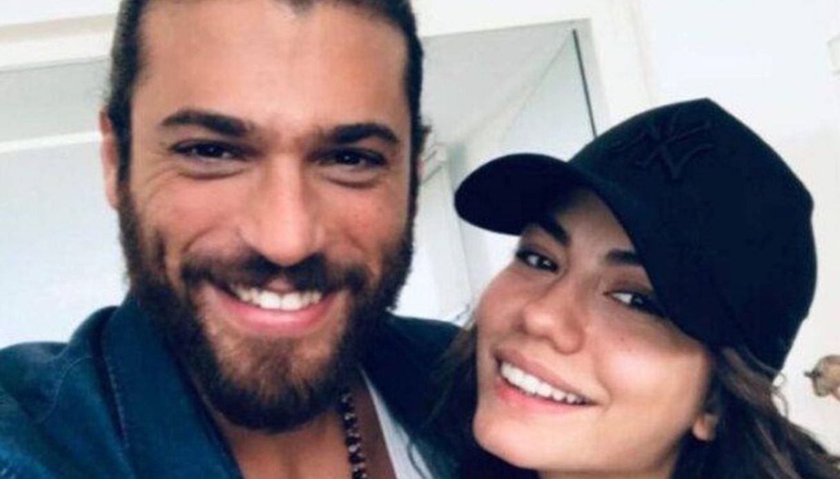 Can Yaman e Demet Ozdemir, una relazione mantenuta (a lungo) segreta