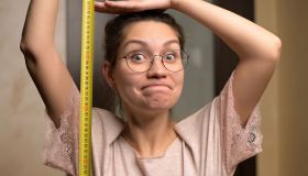 Le donne basse vivono più a lungo. E anche meglio