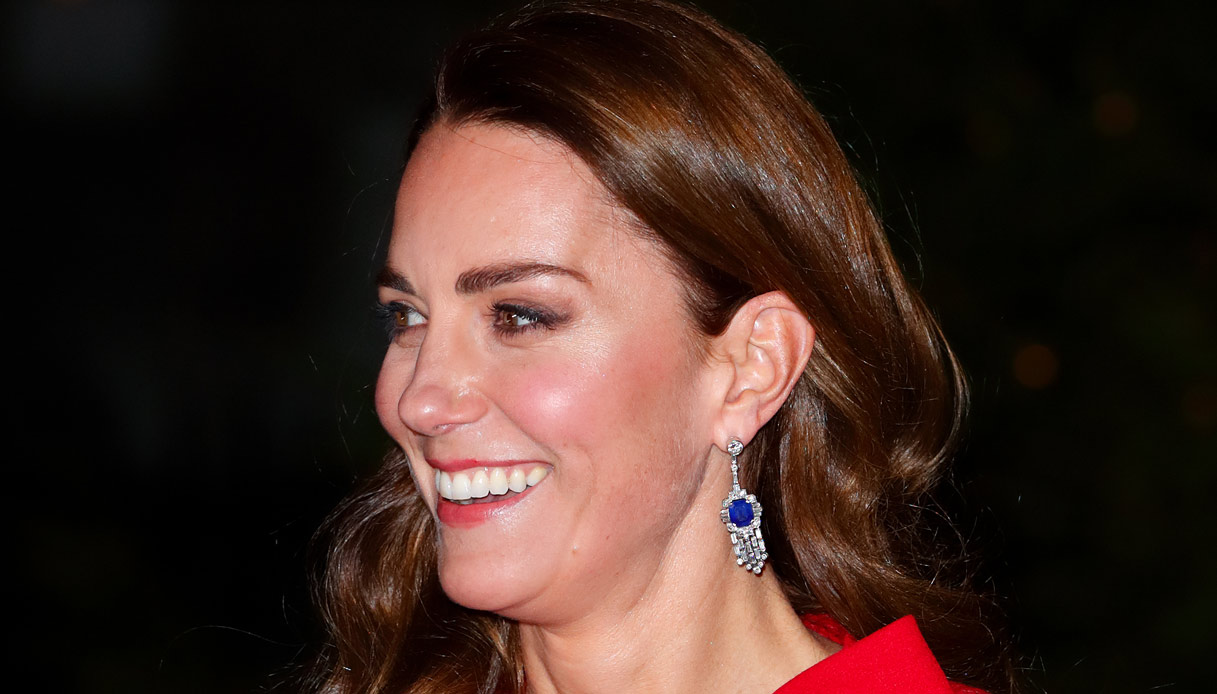 Kate Middleton, foto mai vista col golf-gioiello da 1.600 euro