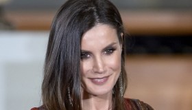 Letizia di Spagna, capelli voluminosi a 49 anni: il suo trattamento anti-caduta