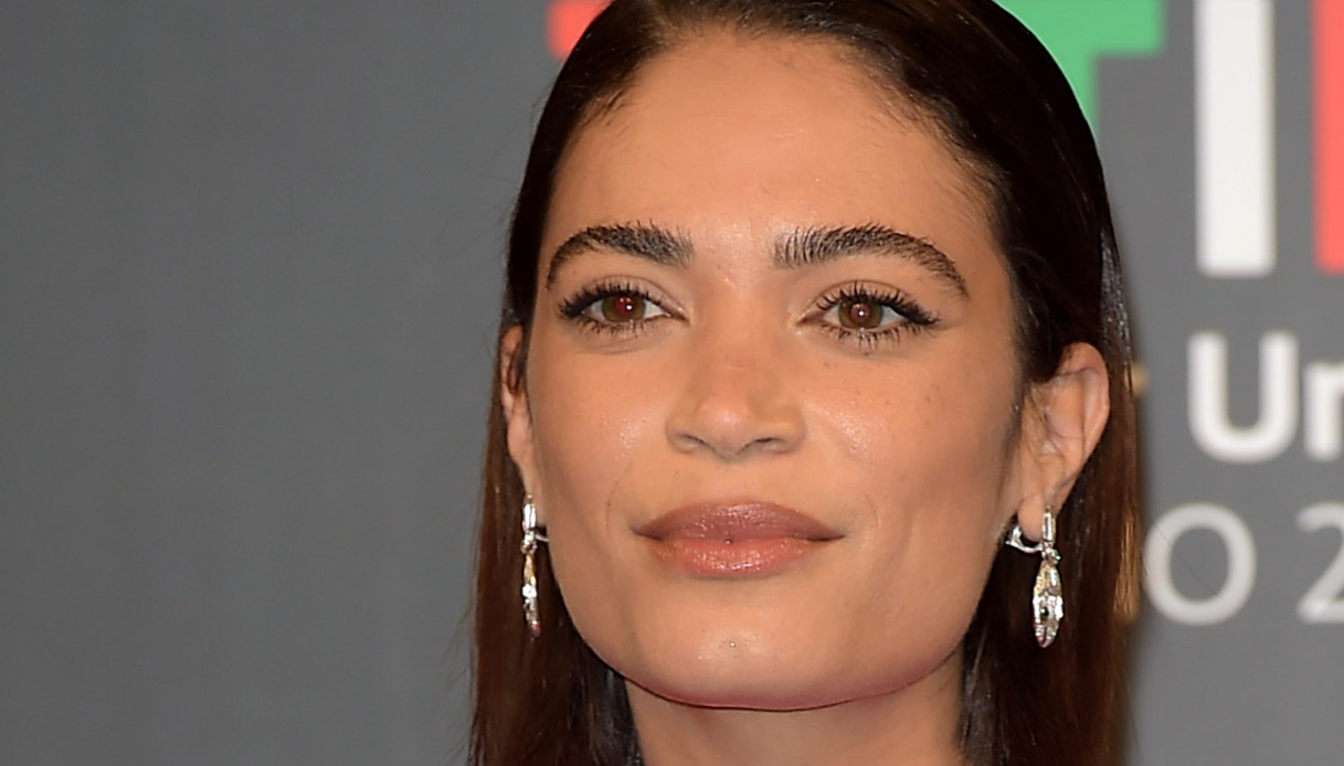 Elodie diva dal cuore d’oro: salva otto cuccioli abbandonati