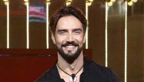 GF Vip, il fascino confusionario di Alex Belli che ha stancato tutti (anche Signorini)