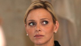 “Charlene di Monaco resta in clinica: pesa 46 kg”. La furia di Alberto