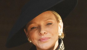 Charlene di Monaco in clinica ancora per qualche mese: l’incontro con Alberto