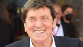 Sanremo 2022, Gianni Morandi a rischio squalifica: la decisione della Rai