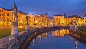 Padova farà spazio ad una donna tra le statue di Prato della Valle