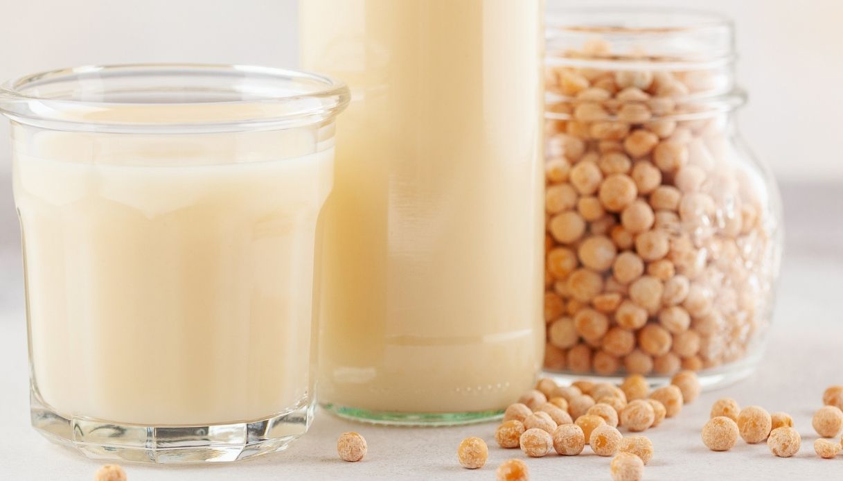 Latte di piselli: cos’è, come si usa e quali sono i benefici