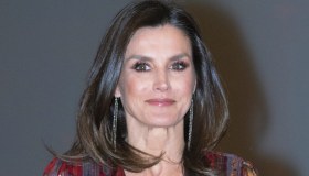 Letizia di Spagna, trasparenze e ricami: look spettacolare di 45 anni fa