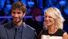 C’è posta per te e Tali e Quali, scontro impari: Maria trionfa con De Martino