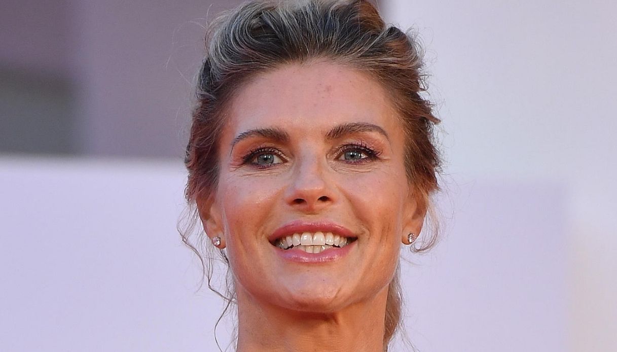 Martina Colombari prima e dopo il trucco, sempre bellissima