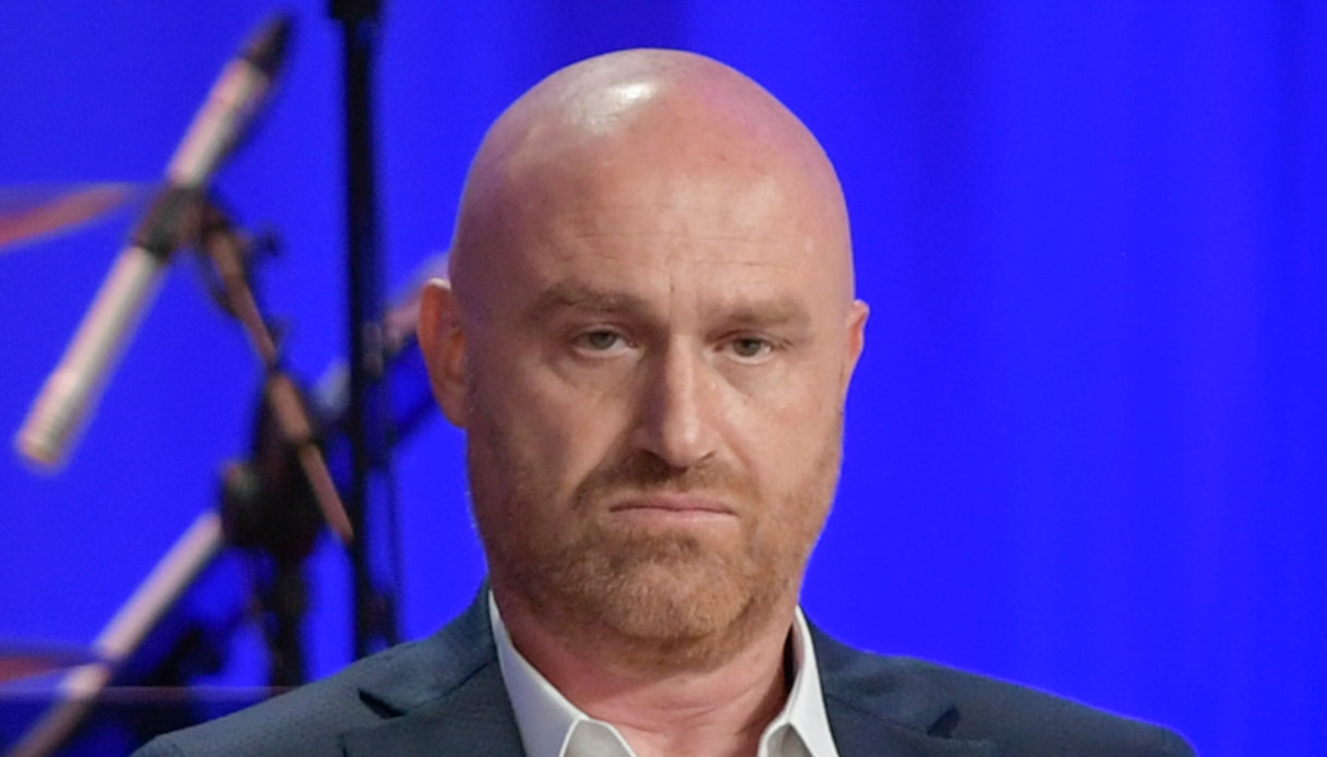 Amici, Rudy Zerbi furioso gela i cantanti: “Siete tutti finti”