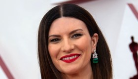 Sanremo 2022, Laura Pausini è tra i super ospiti: il trionfo di Amadeus