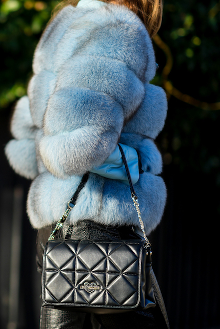 Come abbinare blu e nero: idee di look
