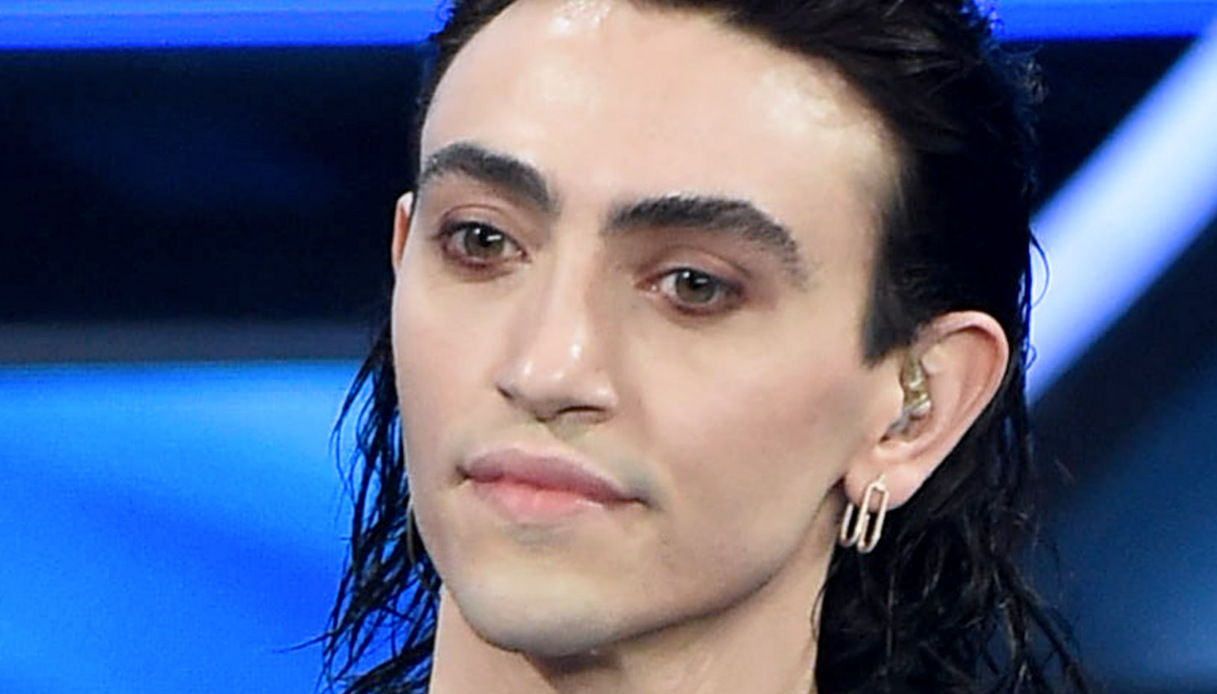 Michele Bravi, su Instagram la sua risposta migliore all’ignoranza e all’ipocrisia