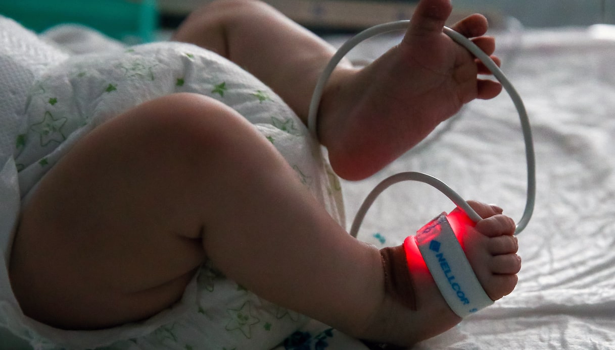 Ucraina, neonati in terapia intensiva in un rifugio antiaereo: immagini che spaccano il cuore