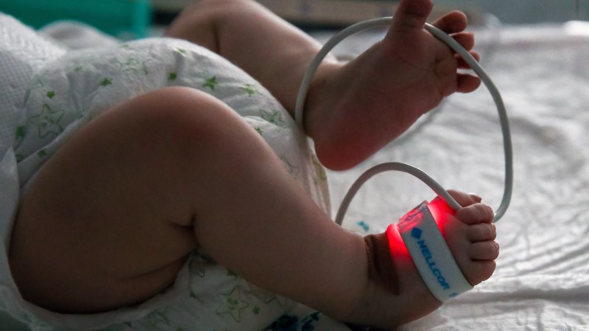 Ucraina, neonati in terapia intensiva in un rifugio antiaereo: immagini che spaccano il cuore