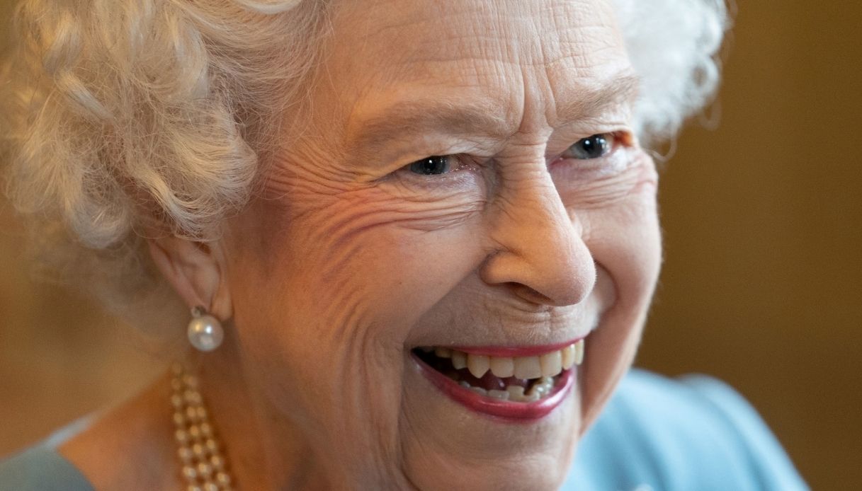 Elisabetta, parla l’ex dottoressa di Corte: “La Regina viene curata così”