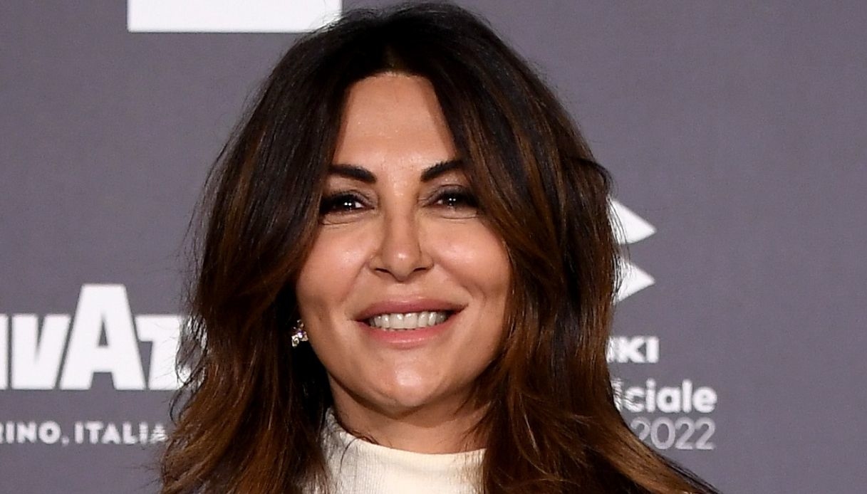 Alessandro Dell’Acqua veste Sabrina Ferilli a Sanremo 2022