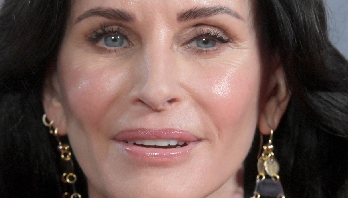 Courteney Cox a 57 anni trasformata dai ritocchini: “Ero pazza. Ho detto basta”