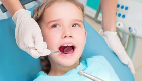Denti del bambino, quando fare più attenzione e come comportarsi