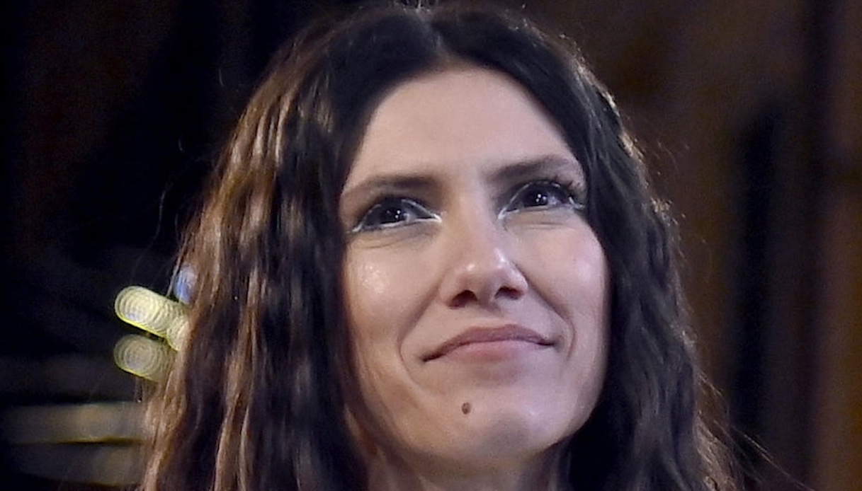 Sanremo 2022, Elisa: quelle lacrime prima dell’esibizione. Vince con l’umanità