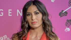 Elisabetta Gregoraci alle sfilate: il crop top scollato è da imitare