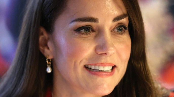 Kate Middleton conquista tutti con la giacca rossa da principessa ma low cost