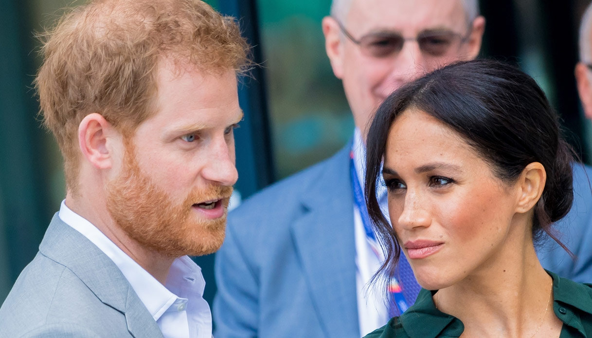Meghan Markle finalmente a cena con Harry, ma lui guarda un’altra