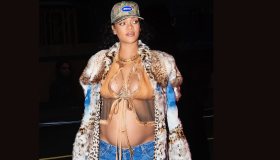 Rihanna e la sua “pancia positivity”, esibizione felice della gravidanza