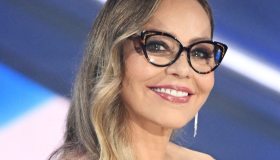 Sanremo 2022, Amadeus si commuove. E Ornella Muti è magnifica