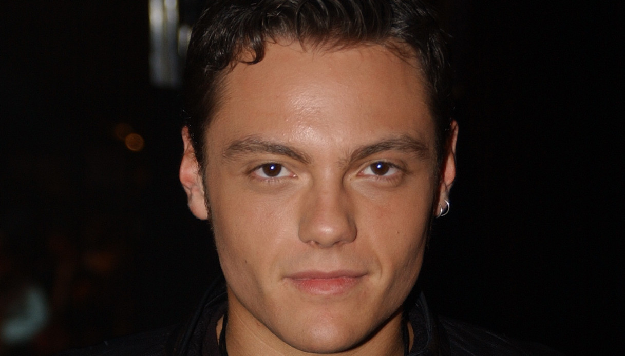 Nel 1999 era il corista dei Sottotono: a 42 anni è una star mondiale