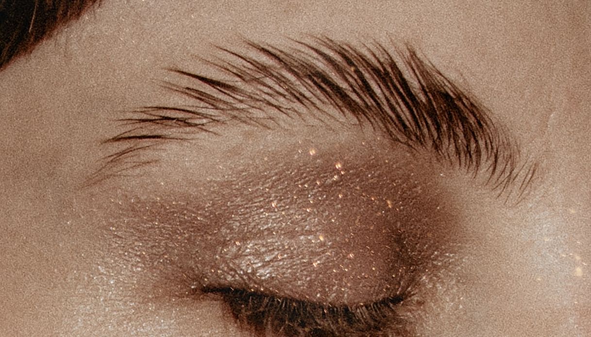 trucco nude glitter sopracciglia naturali soap browser