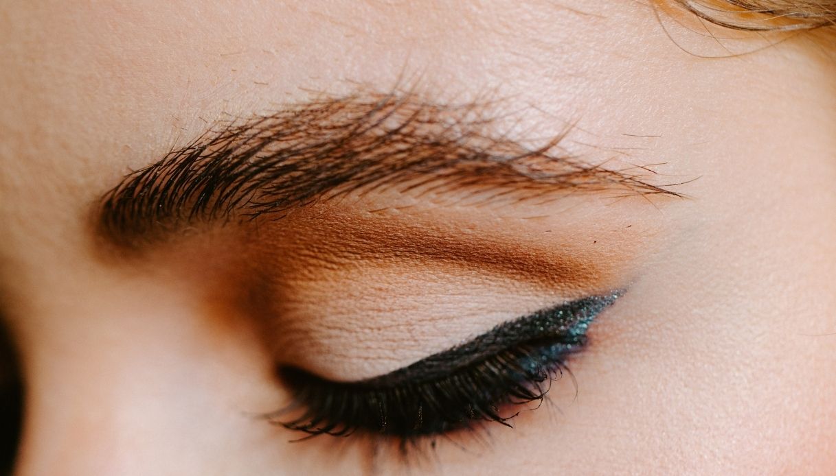 trucco eteliner sopracciglia folte